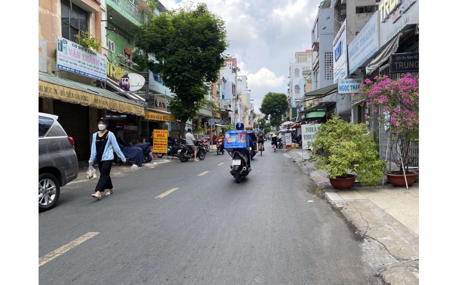 Bán Nhà MẶT TIỀN KD đường Trần Hưng Đạo,Q.5,DT:5mx18m,KC:,TRỆT,1 lầu,,Giá:18 tỷ